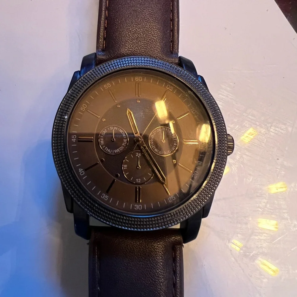 Watch - Picture 3 of 3